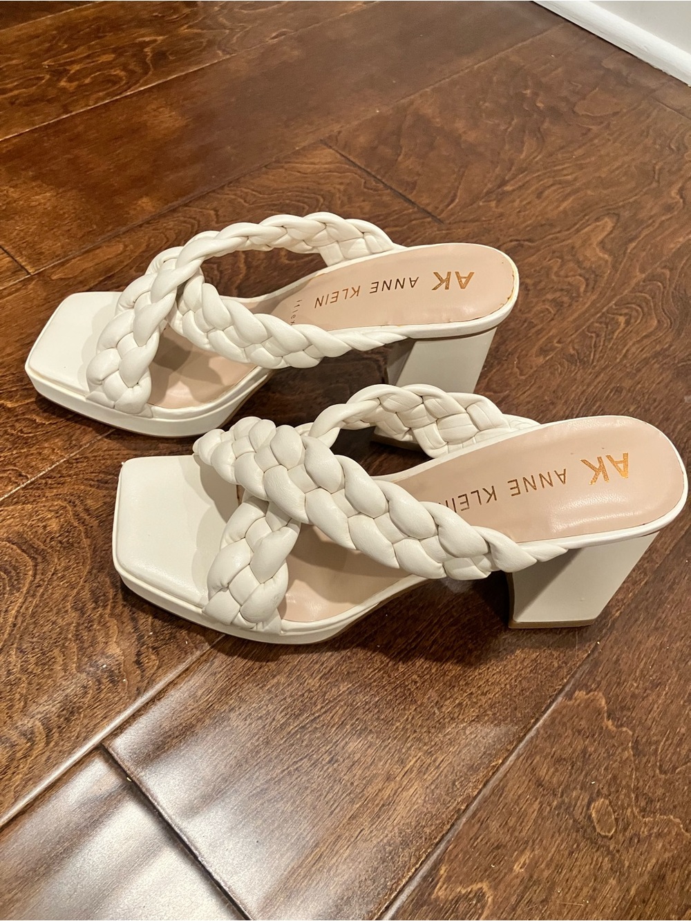 NWT Anne Klein Aiden Iflex Bone White Bubble Braid Block Heel Sandals ( Size 8M)